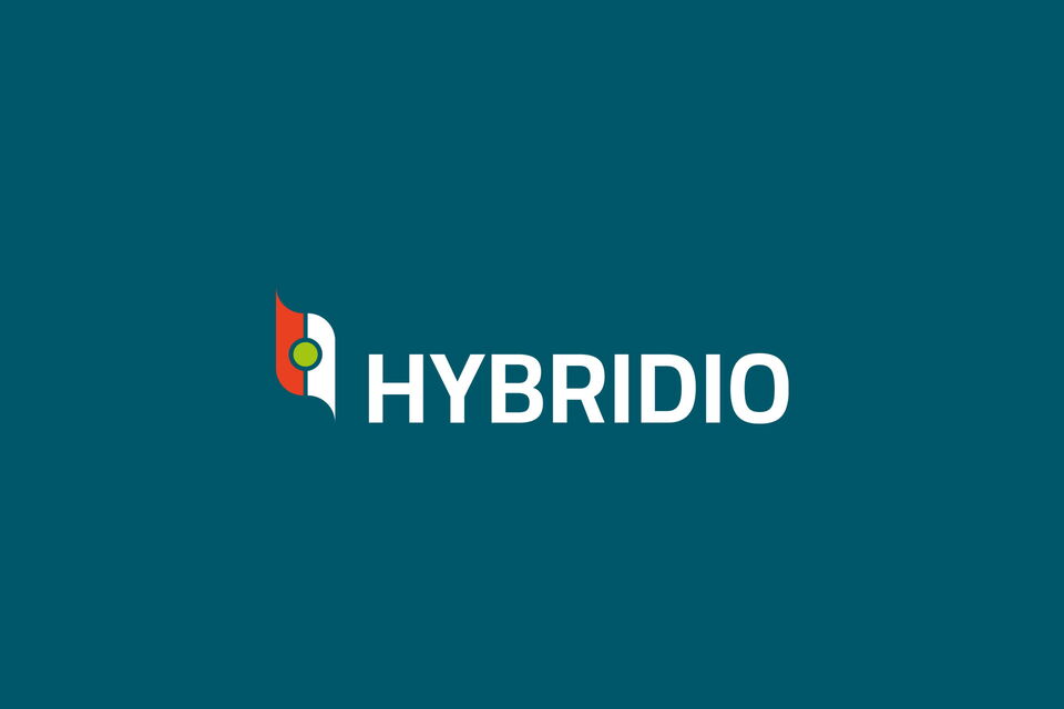 Logo Hybridio auf dunkelblauem Hintergrund